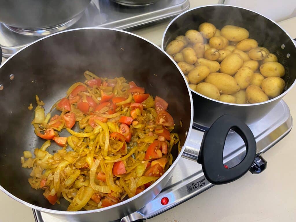 Cooking the vegetables to go into the Sardine & Aloo Biran dish, during a 'Cook Well, Eat Well' workshop at Aberfeldy Centre, Tower Hamlets.